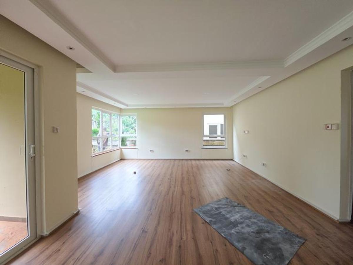 5 Bed Townhouse with En Suite at Runda - 12