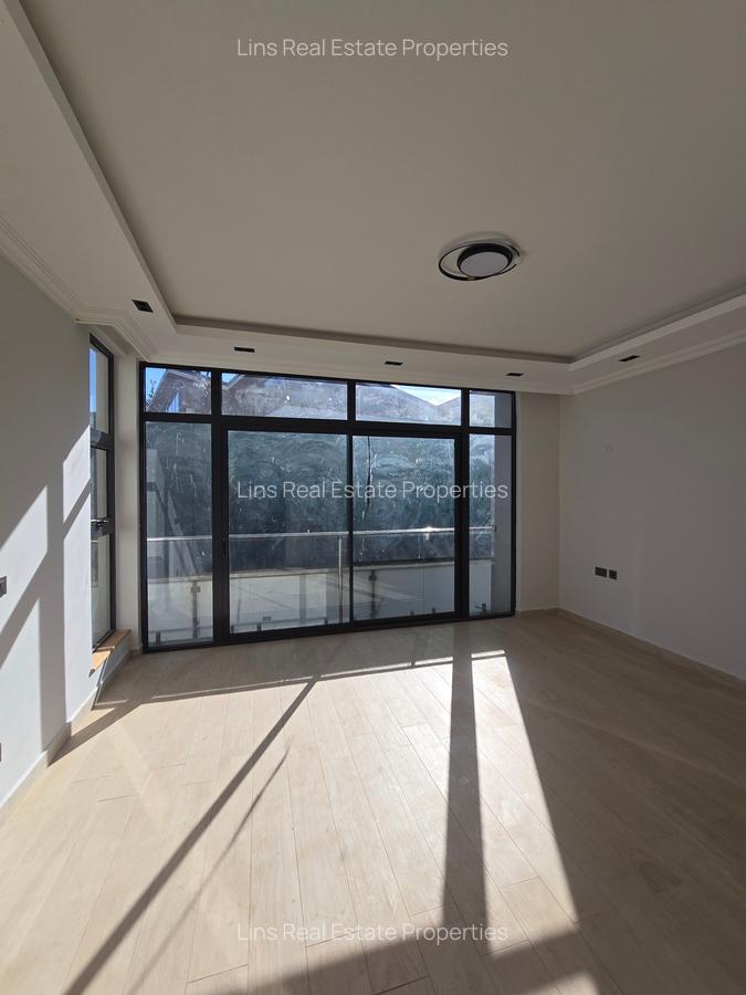 5 Bed Townhouse with En Suite in Lavington - 16