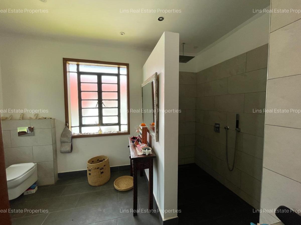 4 Bed House with En Suite in Runda - 5