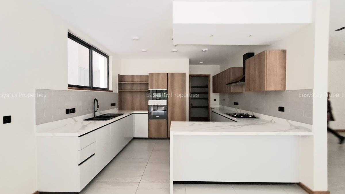 4 Bed Apartment with En Suite in Spring Valley - 7