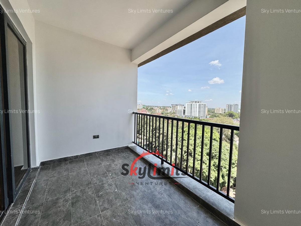 2 Bed Apartment with En Suite in Brookside - 4