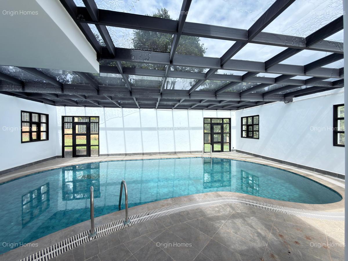 5 Bed House with En Suite at Windsor - 5