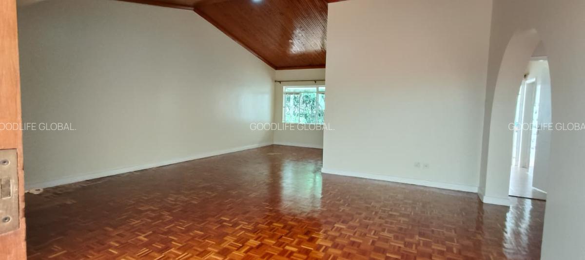 4 Bed House with En Suite at Rosslyn - 13