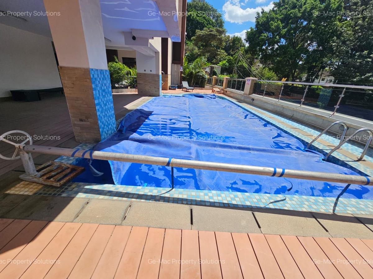 3 Bed Apartment with En Suite in Riverside - 16