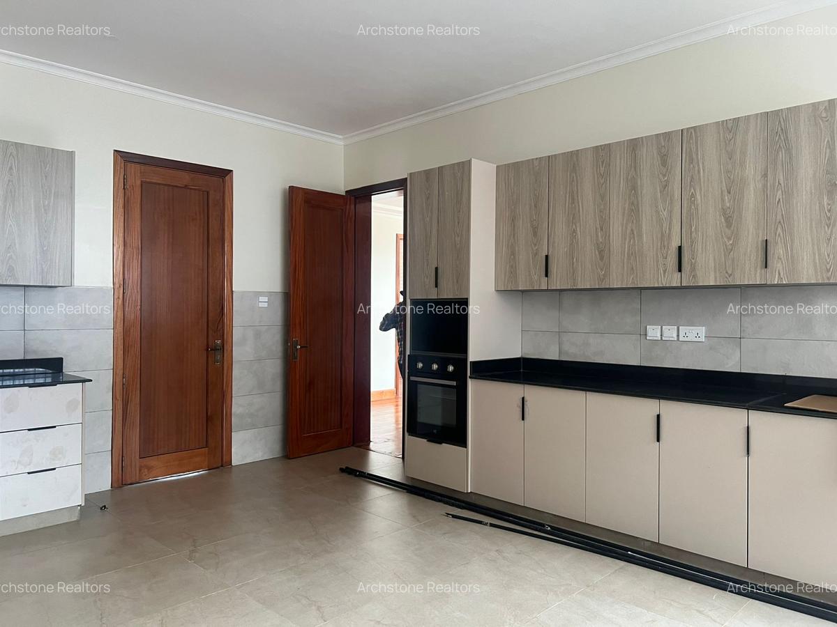 6 Bed House with En Suite in Loresho - 10