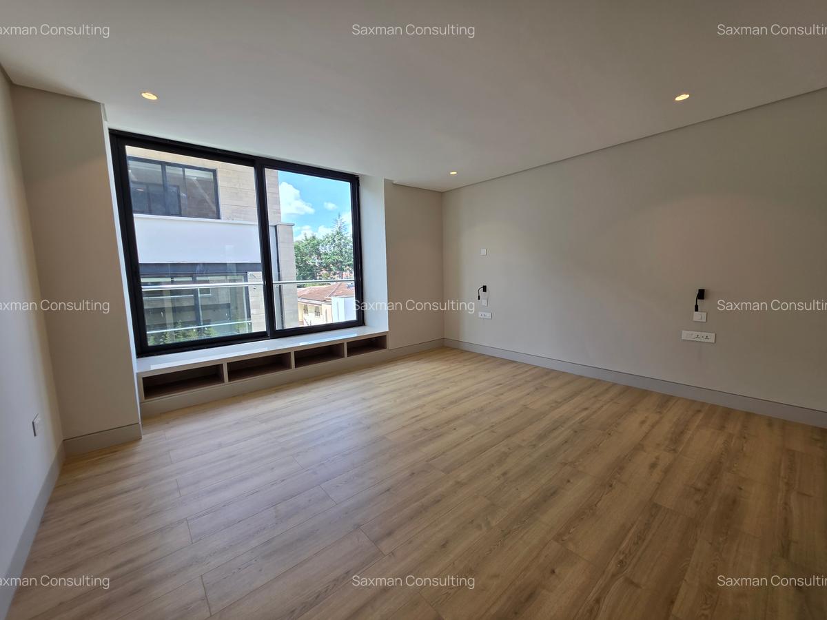 5 Bed Villa with En Suite in Westlands Area - 20