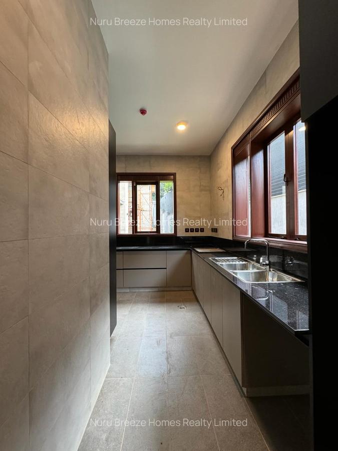 4 Bed House with En Suite in Runda - 14