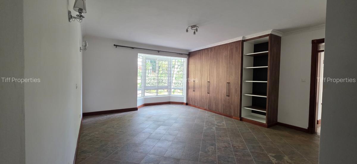 6 Bed Townhouse in Rosslyn - 11