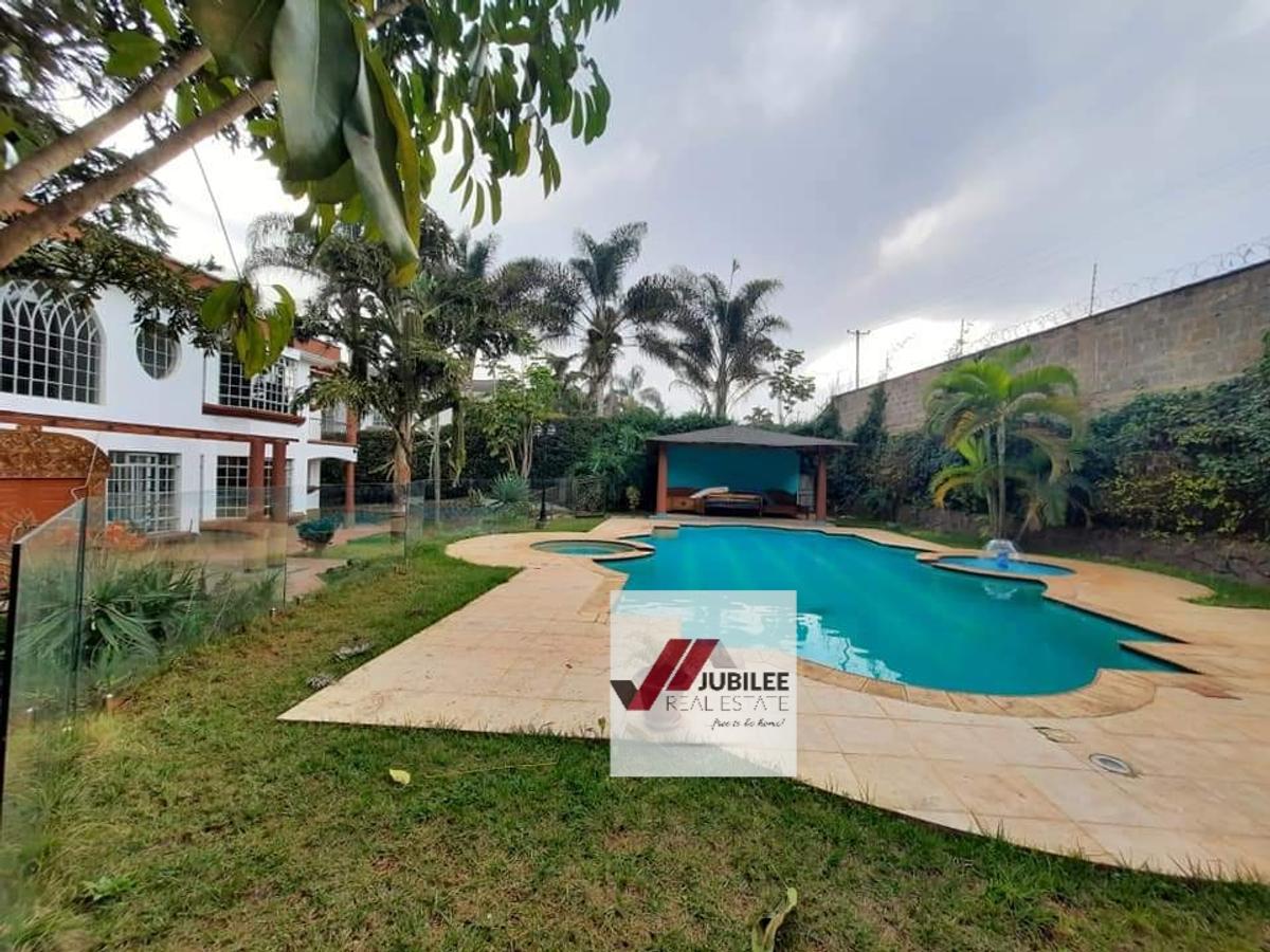 6 Bed House with En Suite in Nyari - 5