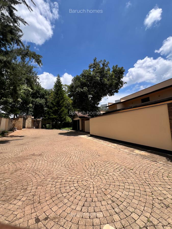 4 Bed House with En Suite in Runda - 10