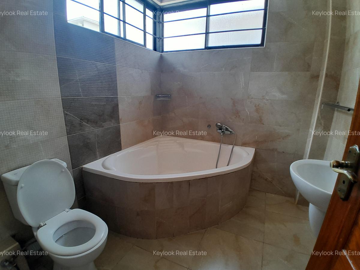 5 Bed Townhouse with En Suite at Lavington - 10