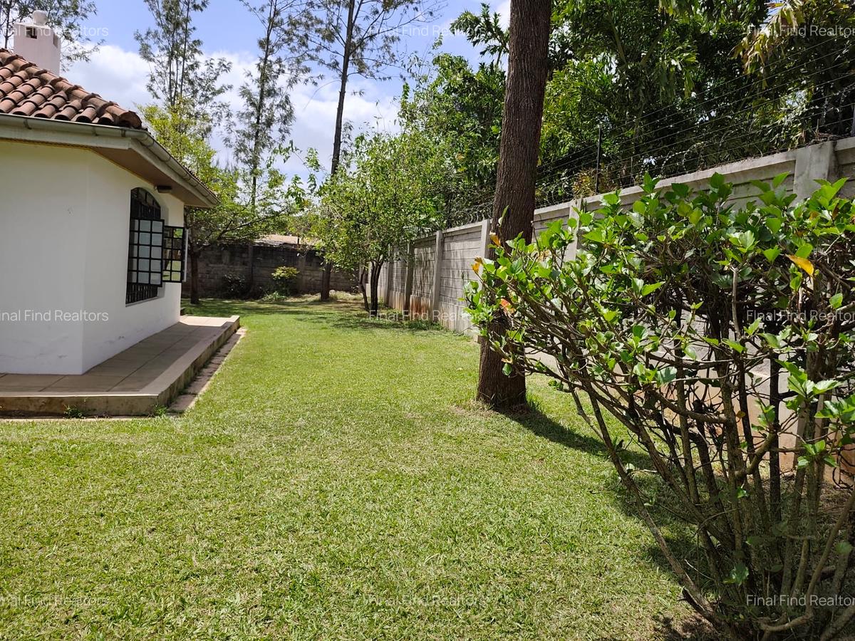 5 Bed House with En Suite in Runda - 14