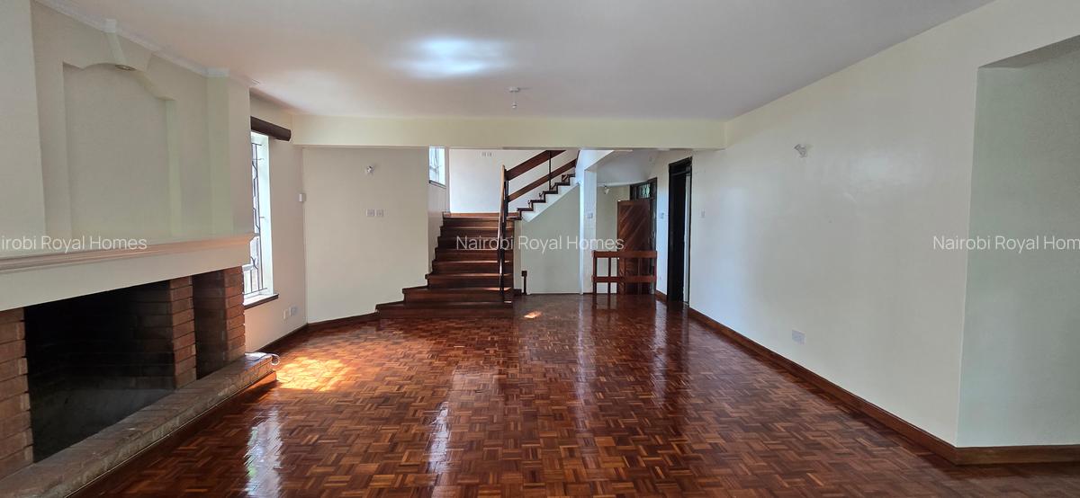 5 Bed House with En Suite at Un Crescent - 15