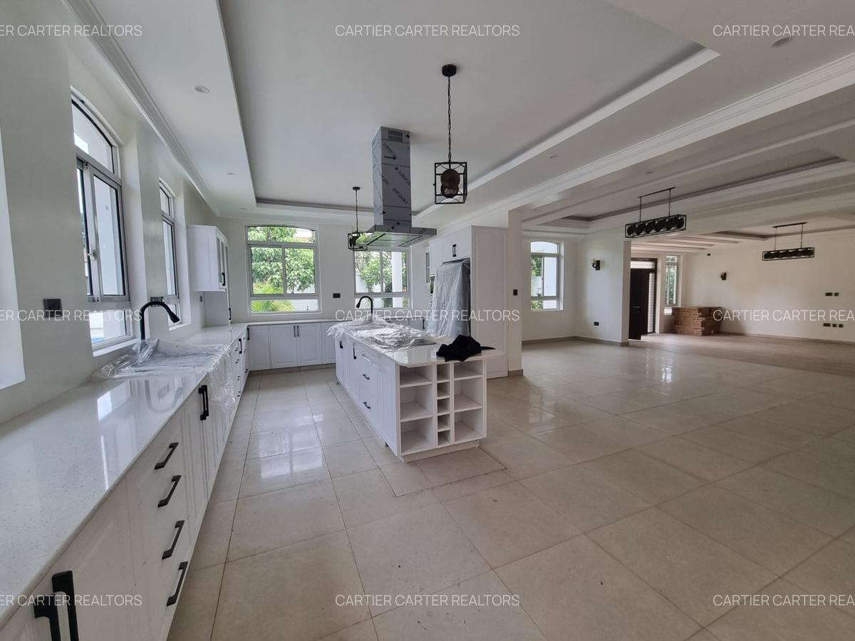 5 Bed House with En Suite in Runda - 9