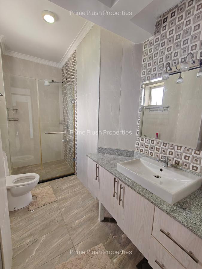 4 Bed Apartment with Swimming Pool in Riverside - 18