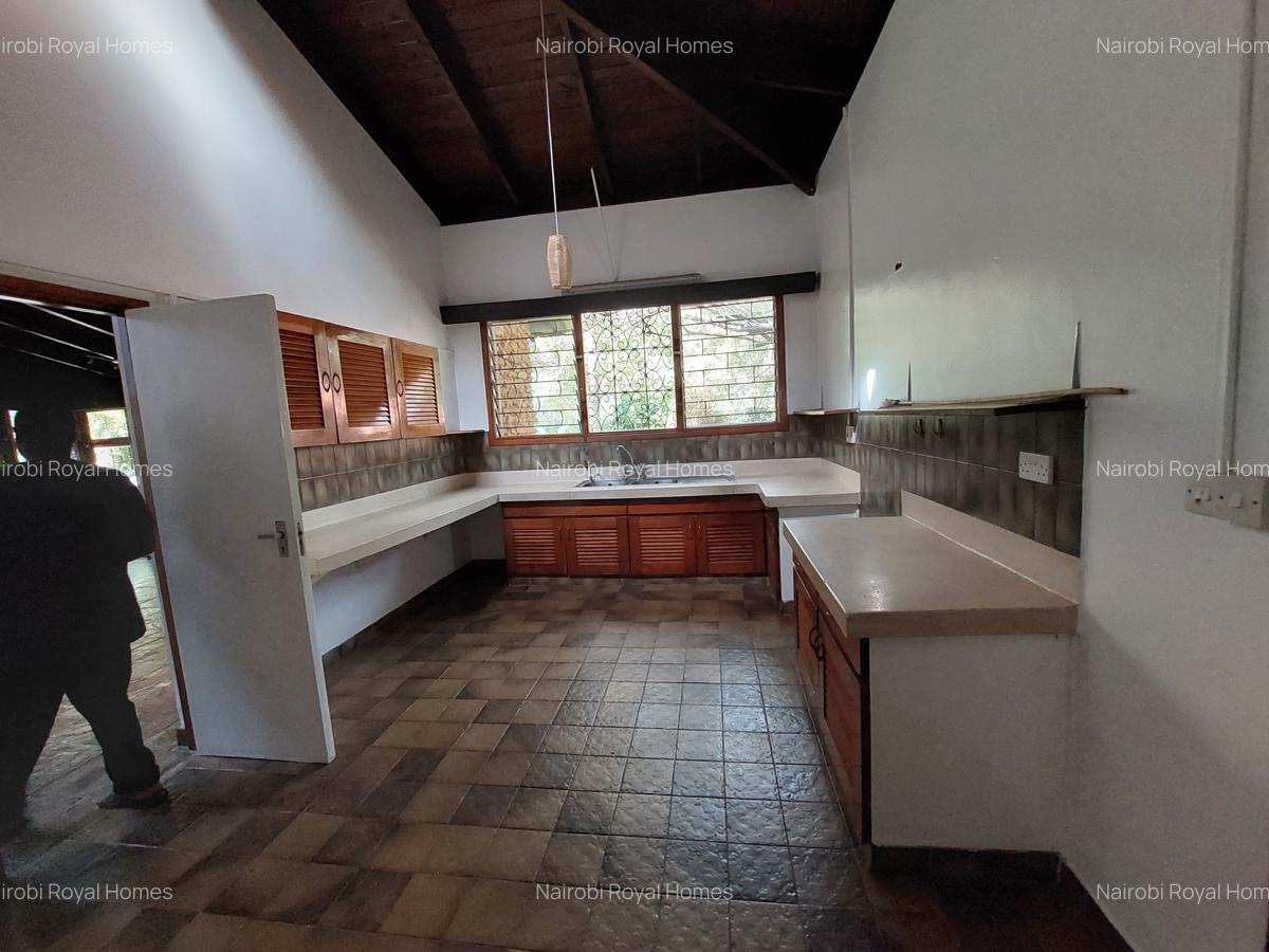 4 Bed House with En Suite at Lake View - 9