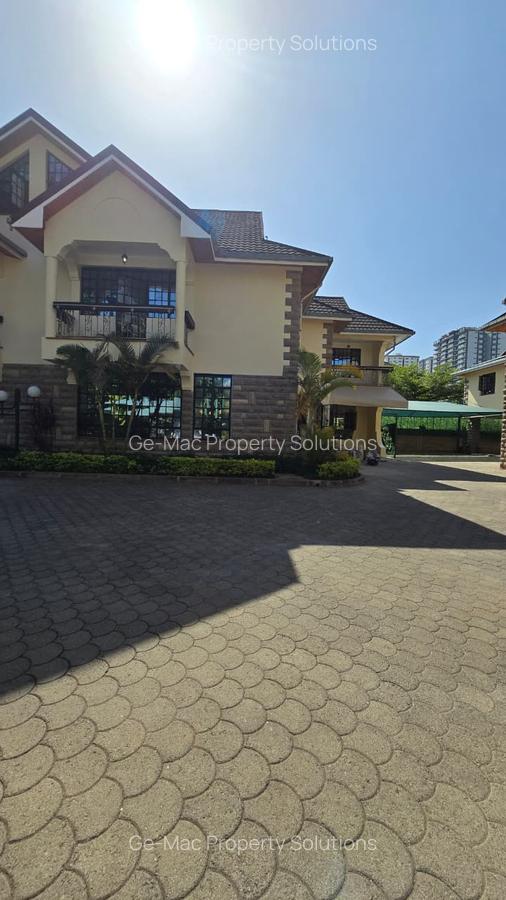 5 Bed House with En Suite in Lavington - 2