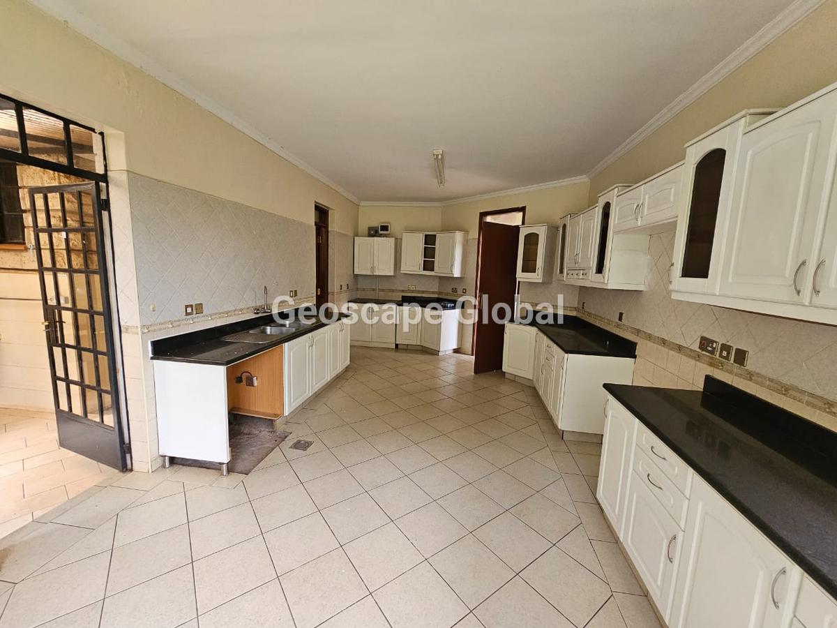 4 Bed House with En Suite in Kitisuru - 12