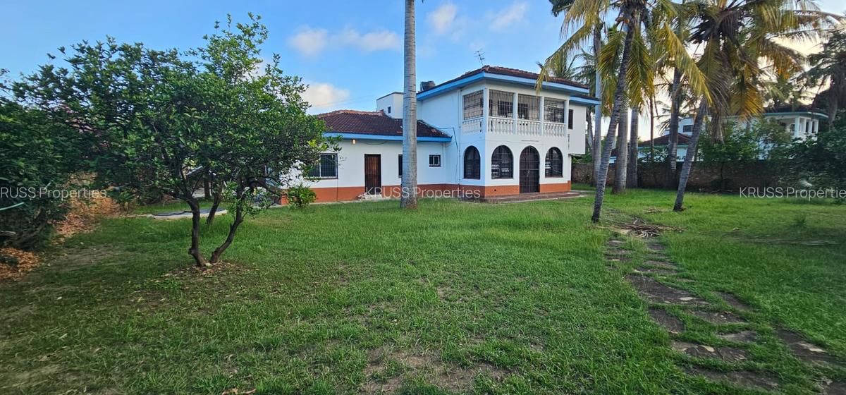 4 Bed House with En Suite at Hs99 - 14