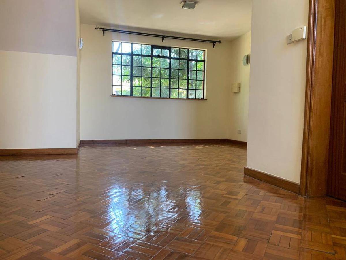 4 Bed Townhouse with En Suite in Lavington - 12