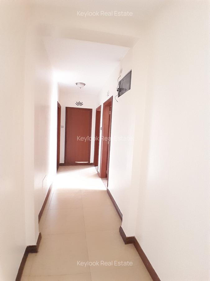 Serviced 3 Bed Apartment with En Suite at 1249 - 6