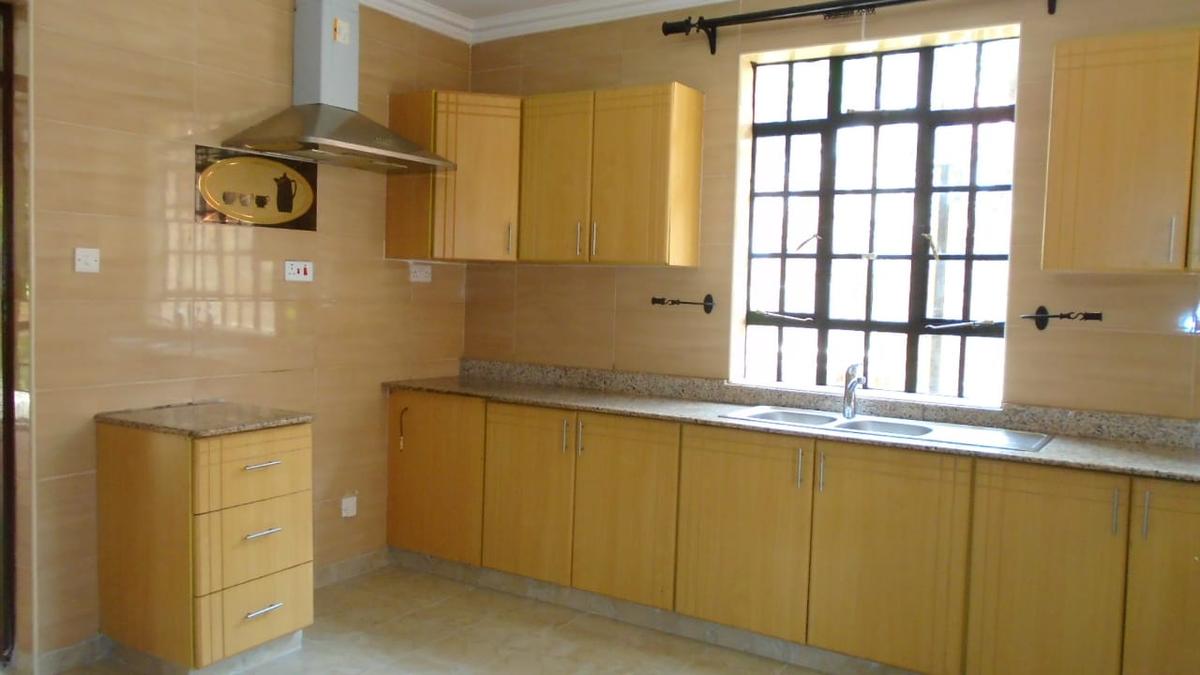 5 Bed Townhouse with En Suite in Lavington - 3