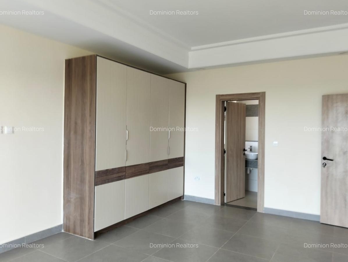 2 Bed Apartment with En Suite in Parklands - 12