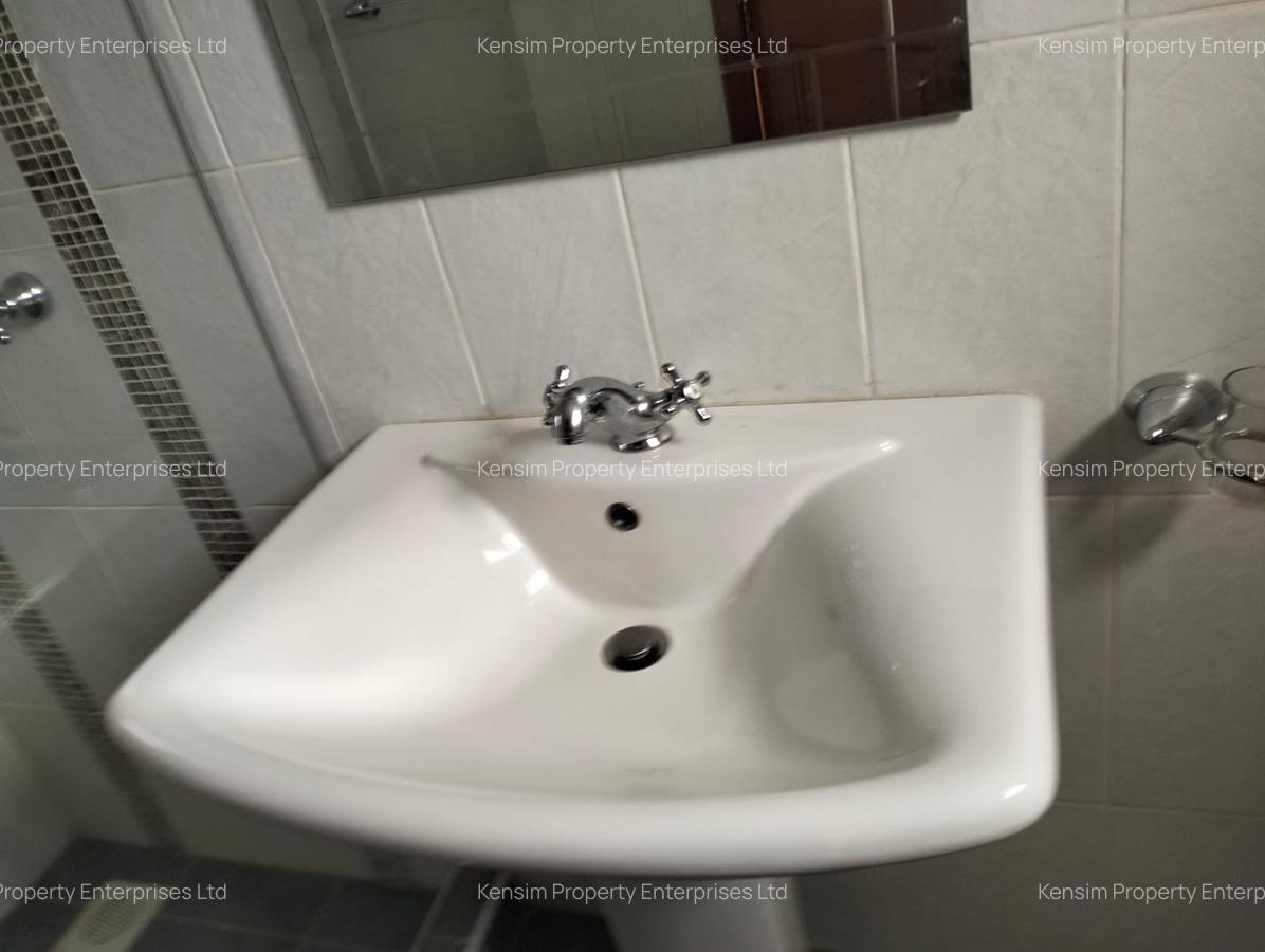 3 Bed Apartment with En Suite in Brookside - 3