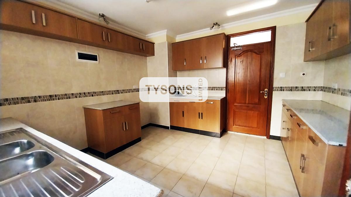 3 Bed Apartment with En Suite in Kilimani - 4