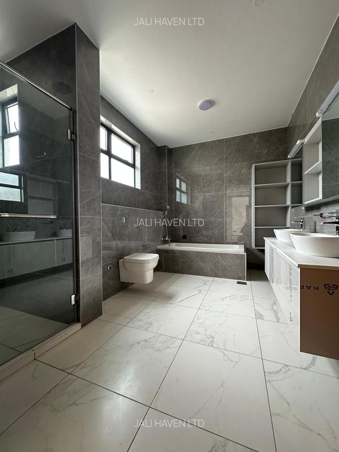 5 Bed Villa with En Suite in Lavington - 19