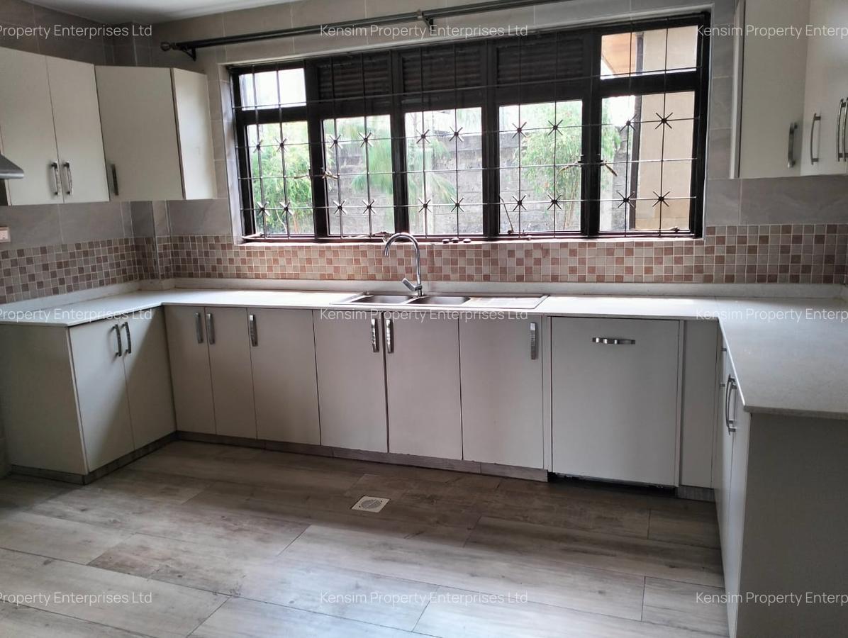 5 Bed Townhouse with En Suite in Runda - 20