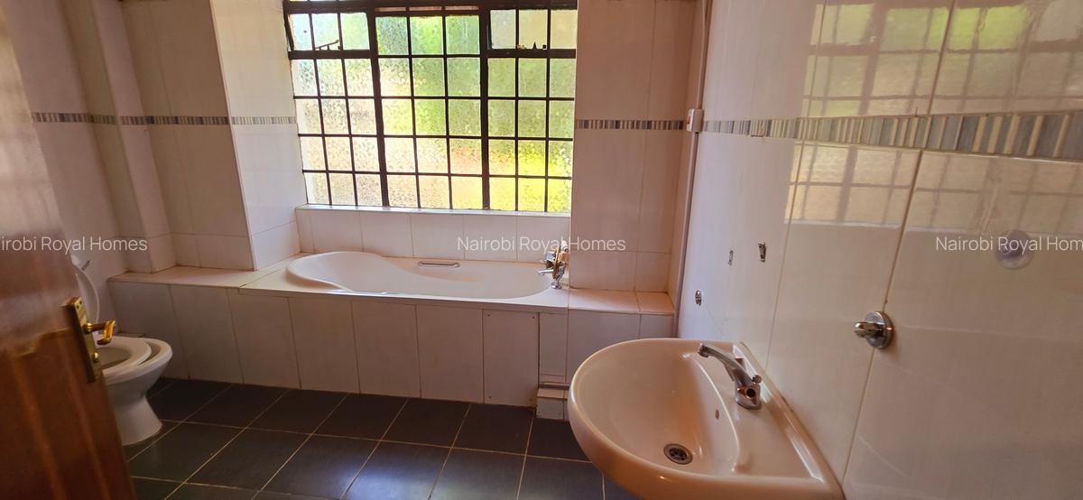 6 Bed Townhouse with En Suite at Kabasiran Avenue - 16