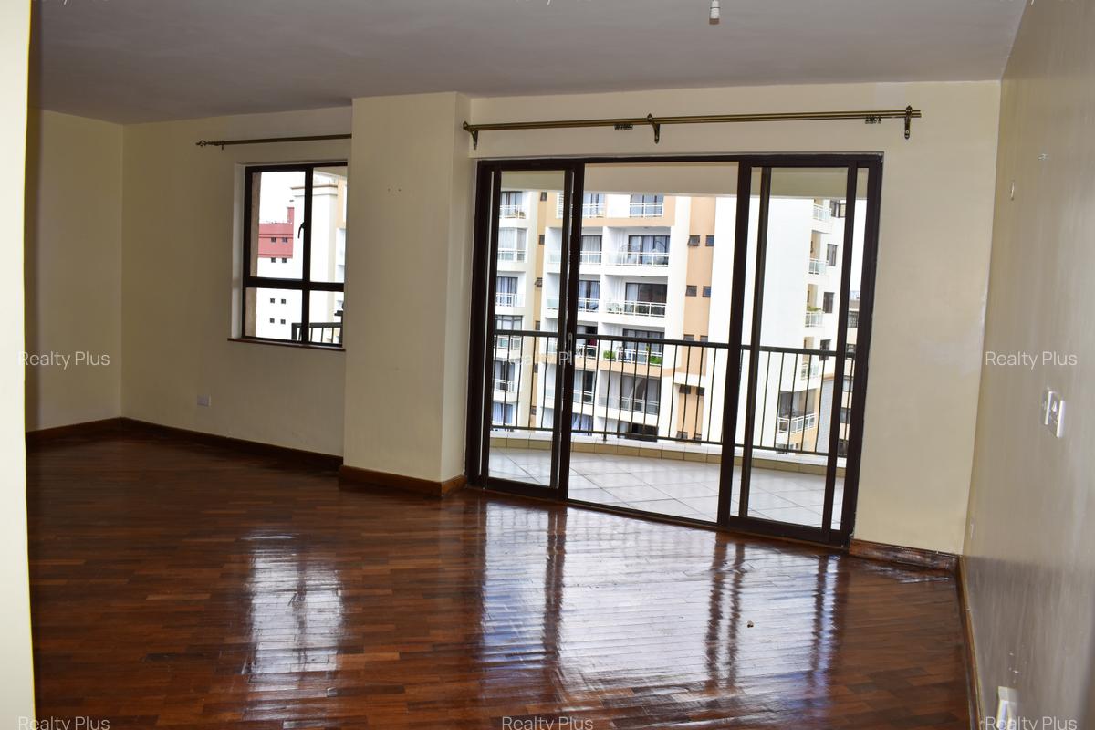 3 Bed Apartment with En Suite at Dennis Pritt Road - 10
