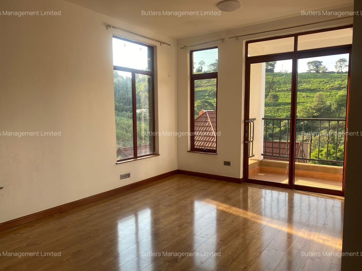 4 Bed Townhouse with En Suite in Redhill - 11