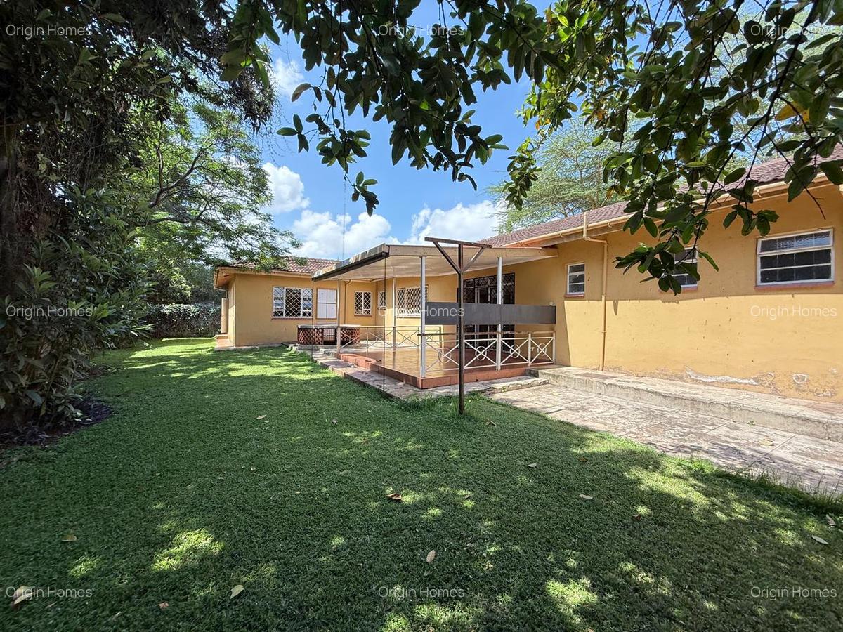 5 Bed House with En Suite at Lavington - 5