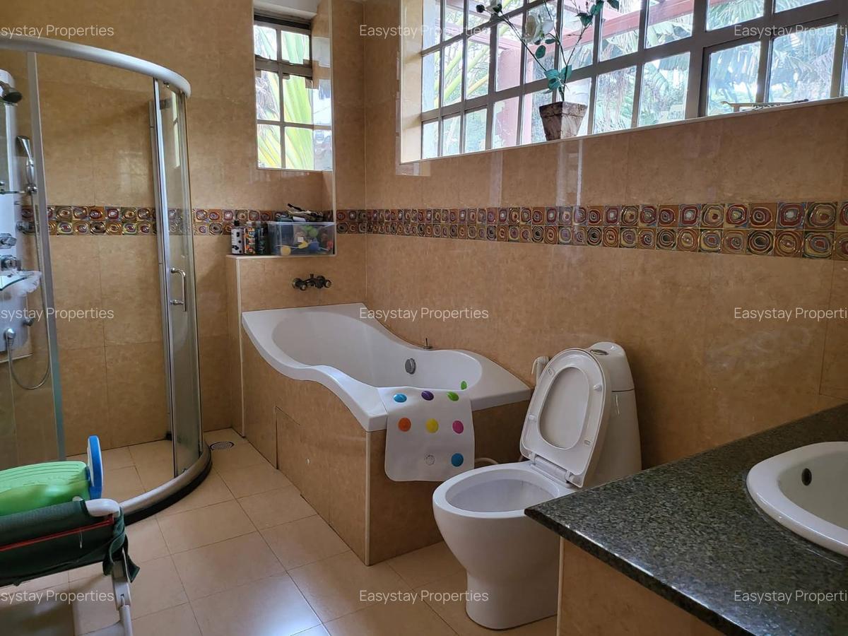 6 Bed House with En Suite in Nyari - 10