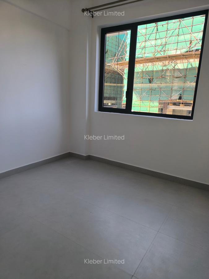 2 Bed Apartment with En Suite at Brookside - 10