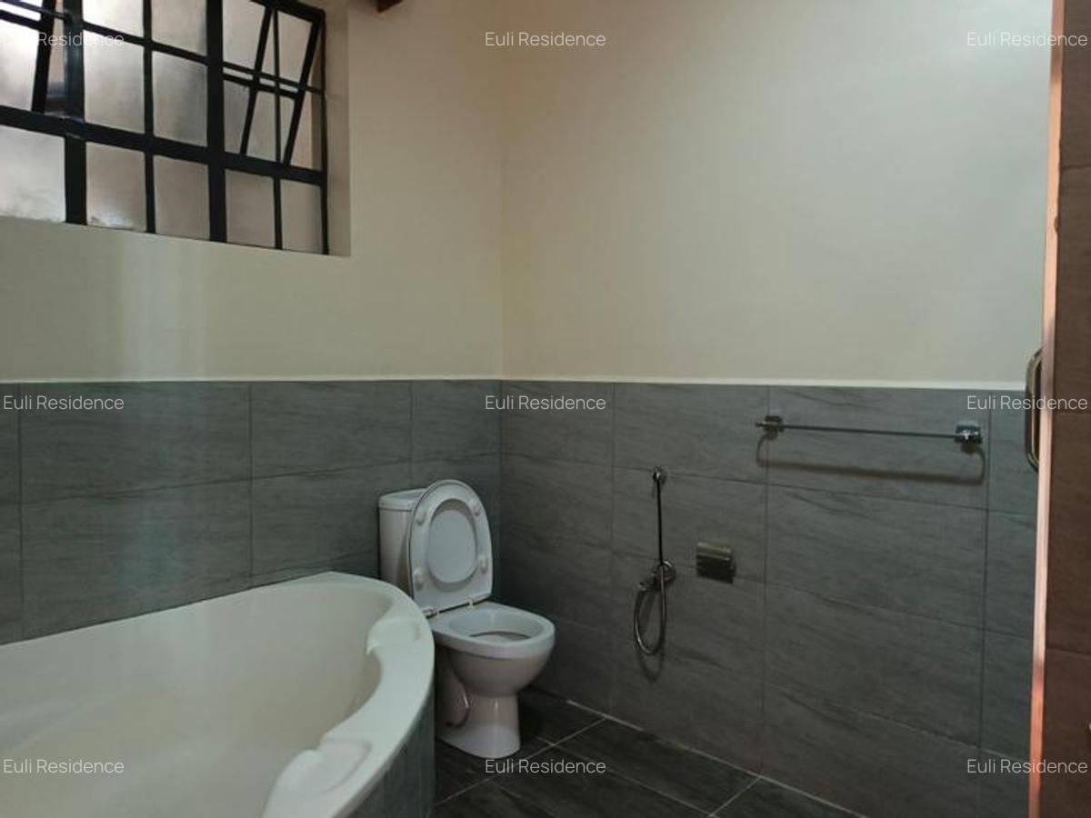 3 Bed Apartment with En Suite at Rhapta Rd - 5