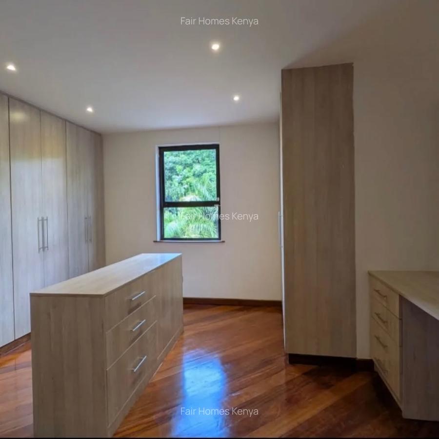 5 Bed Townhouse with En Suite at Lavington Green - 10