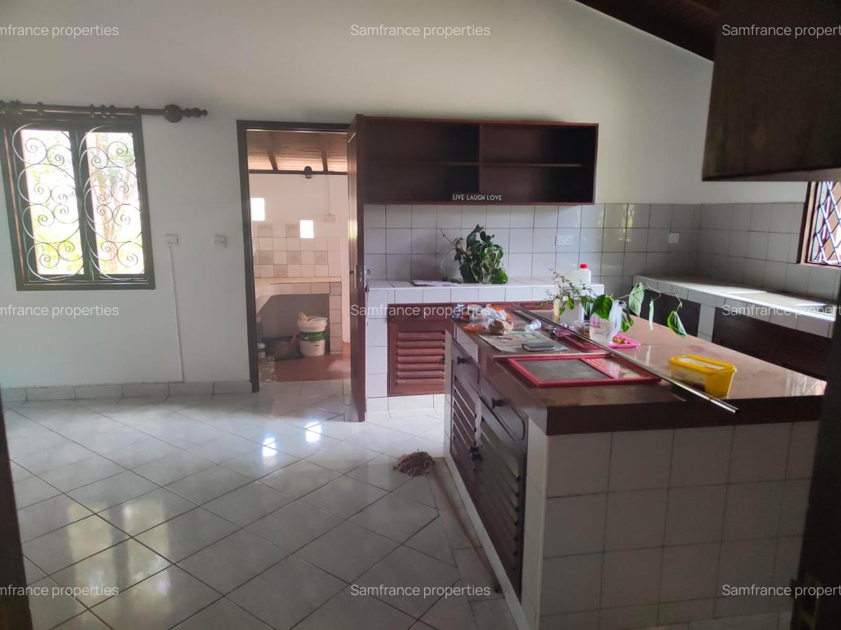 4 Bed Villa with En Suite at Links Road - 14