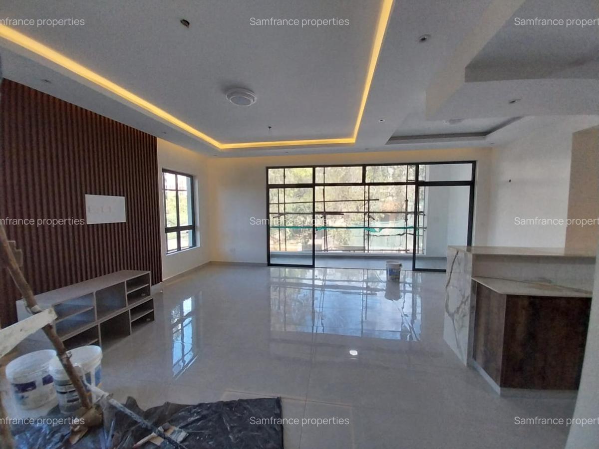 Serviced 2 Bed Apartment with En Suite at Links Road - 7