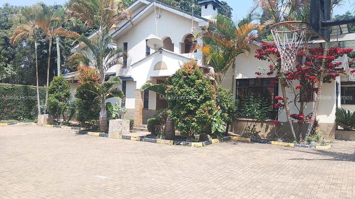 5 Bed Villa with En Suite at Mimmosa - 1