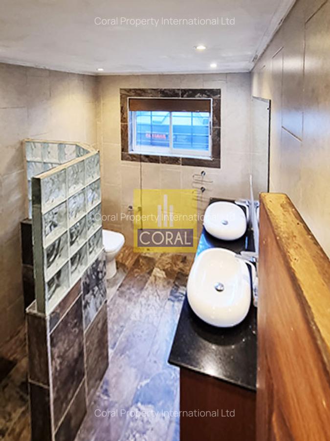 4 Bed Apartment with En Suite in Westlands Area - 17