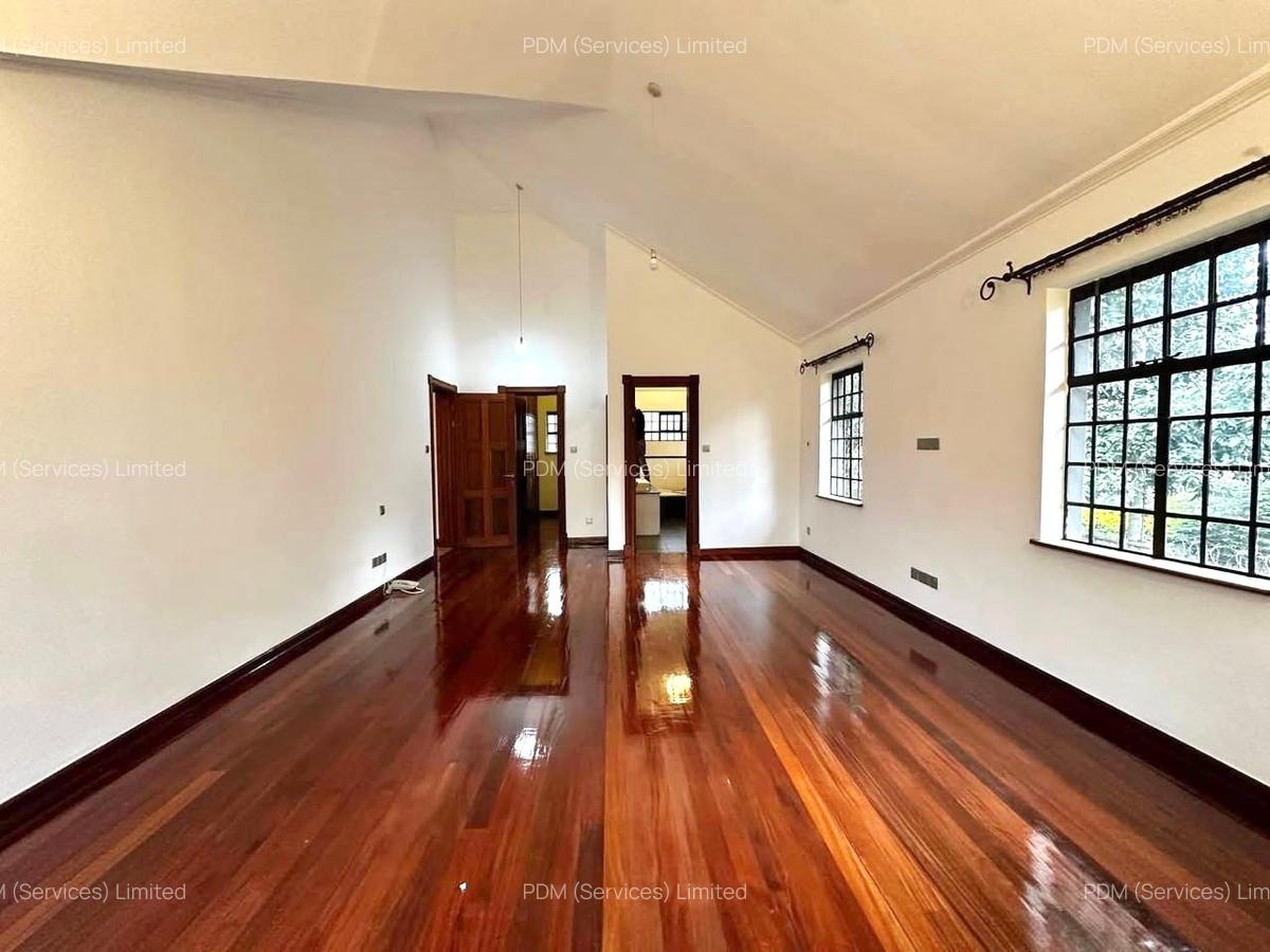 4 Bed Villa with En Suite in Spring Valley - 12
