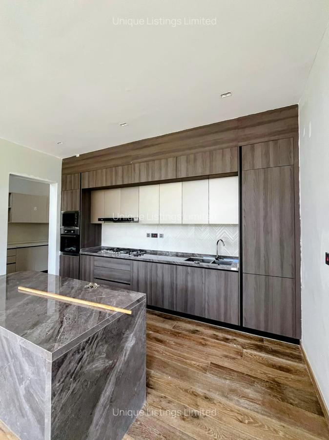 5 Bed Villa with En Suite in Runda - 3