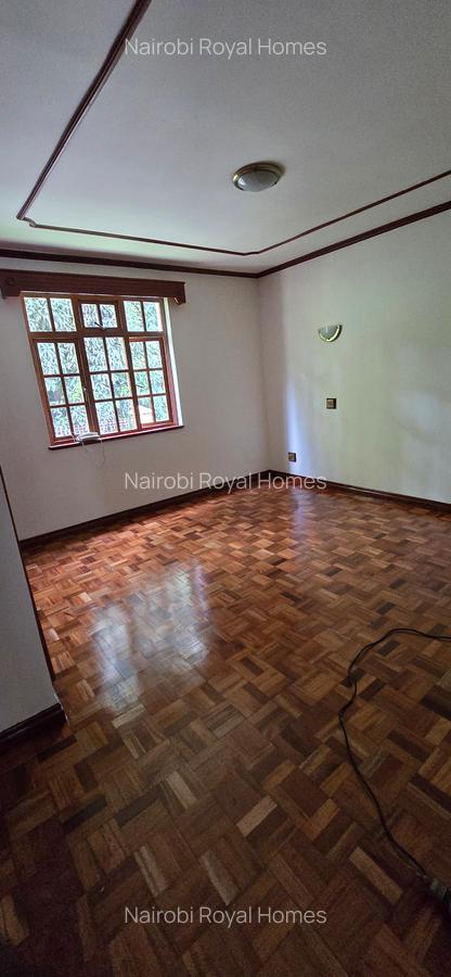 4 Bed Townhouse with En Suite at La - 17