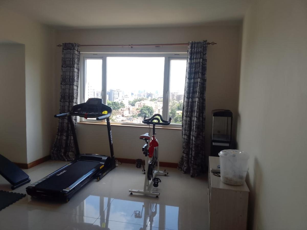 4 Bed Apartment with En Suite in Parklands - 6