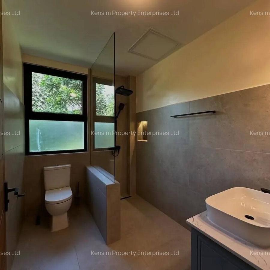 5 Bed House with En Suite in Runda - 13