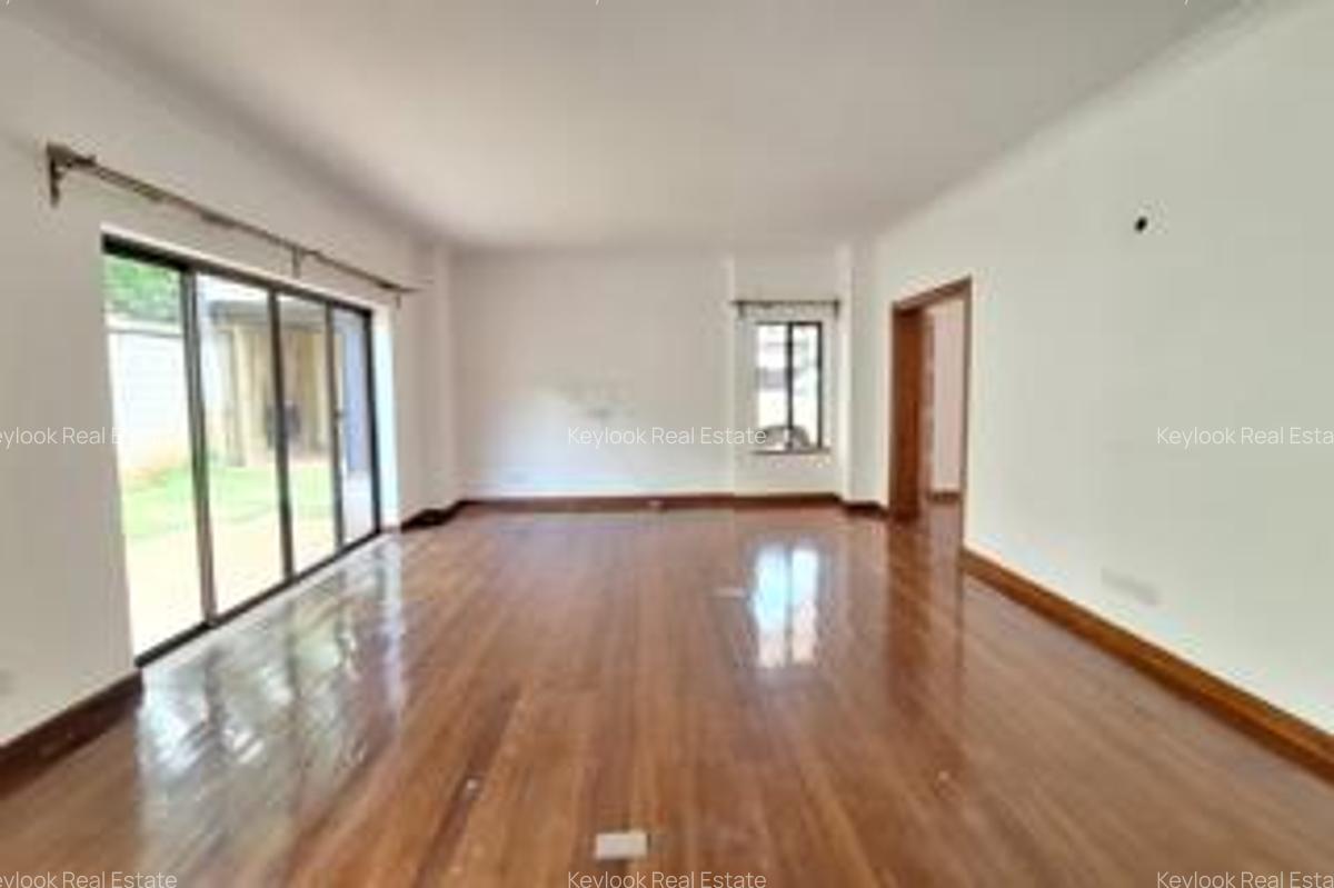 4 Bed Townhouse with En Suite at Lavington - 2