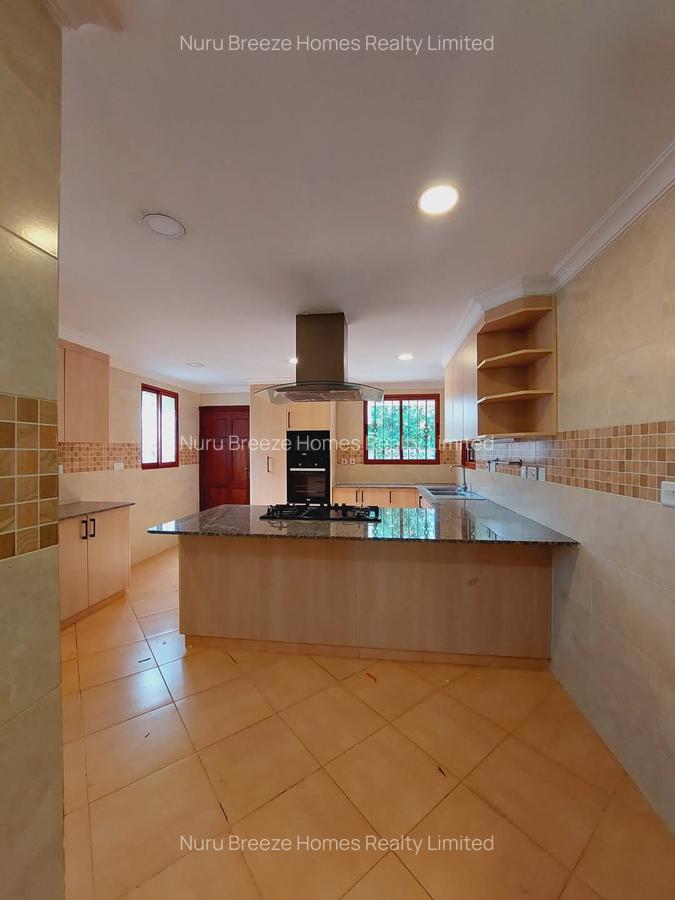 5 Bed Townhouse with En Suite in Spring Valley - 16